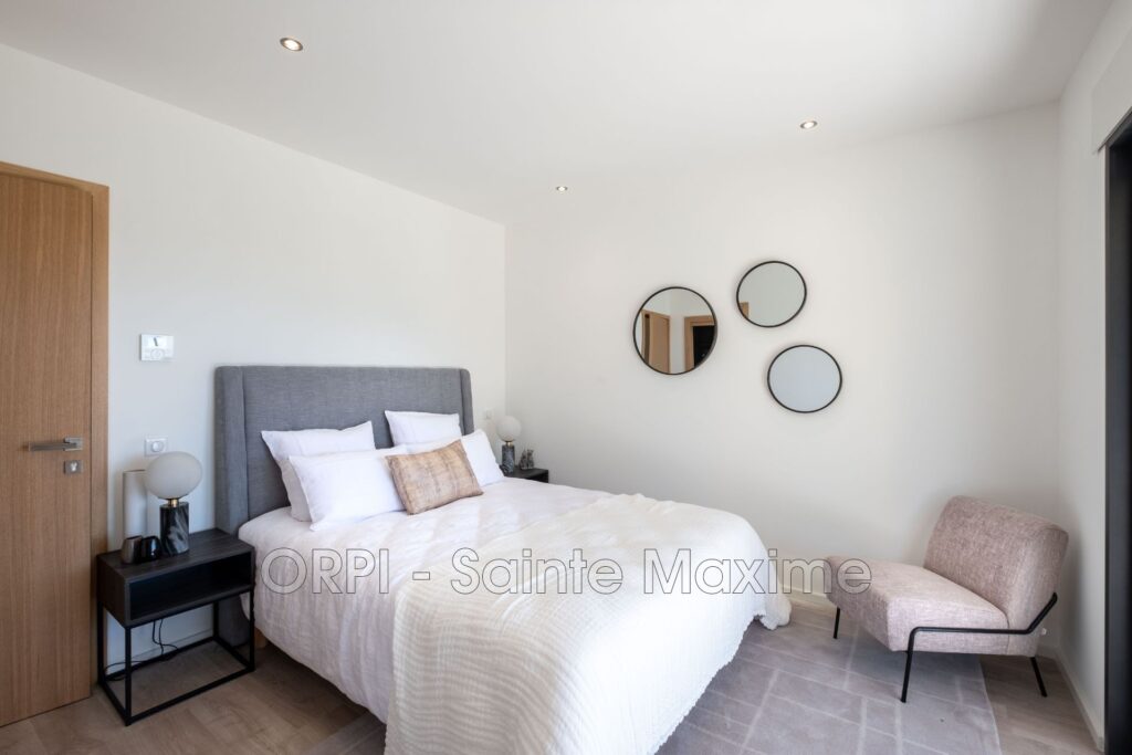 location maison contemporaine 5 Pièce(s) – 5 pièces – 4 chambres – 296.00 m²