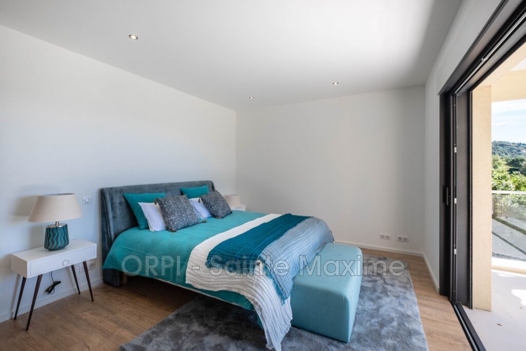 location maison contemporaine 5 Pièce(s) – 5 pièces – 4 chambres – 296.00 m²