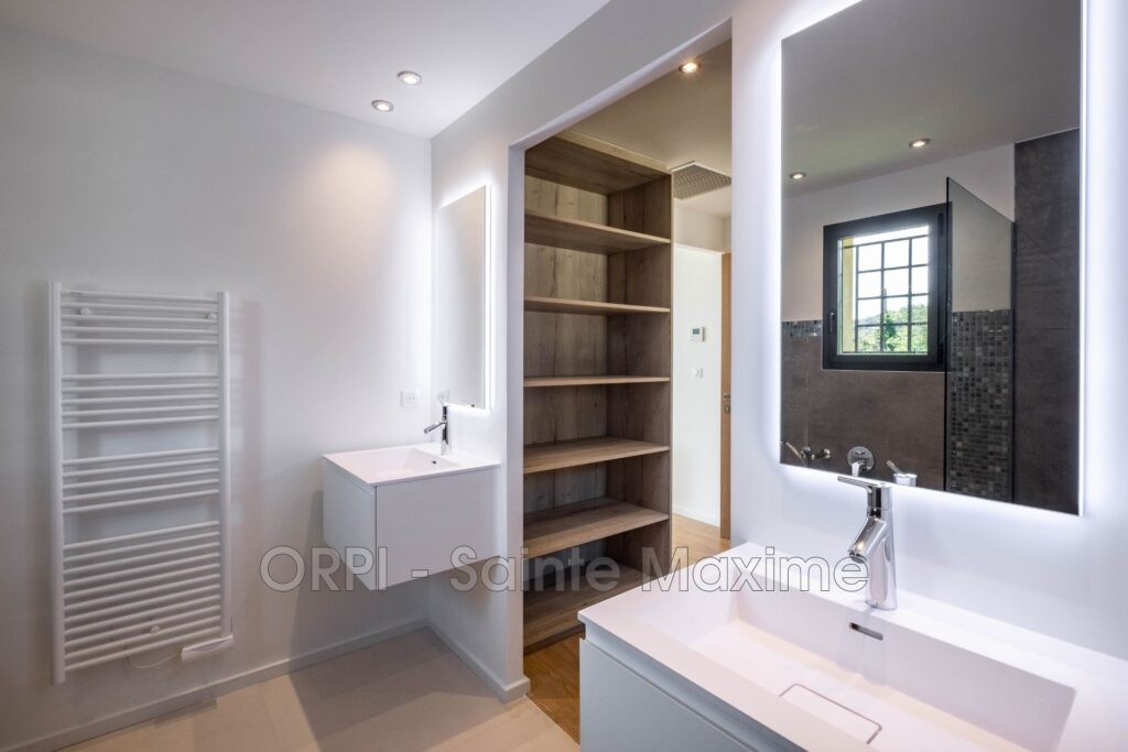 location maison contemporaine 5 Pièce(s) – 5 pièces – 4 chambres – 296.00 m²