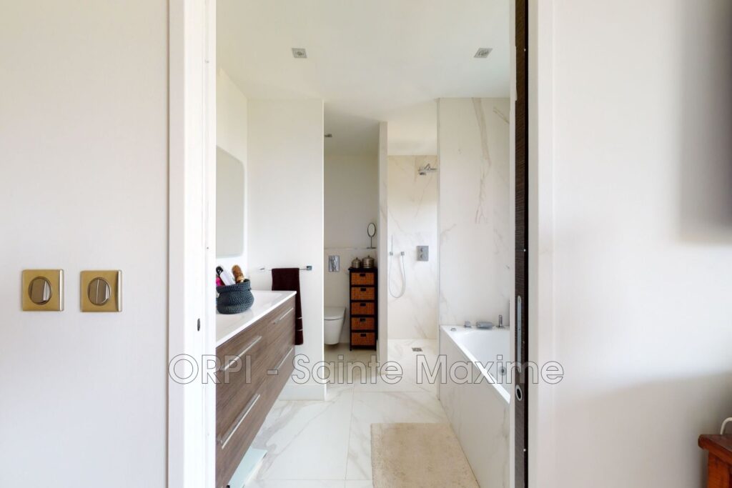 location maison contemporaine 5 Pièce(s) – 5 pièces – 4 chambres – 175.00 m²