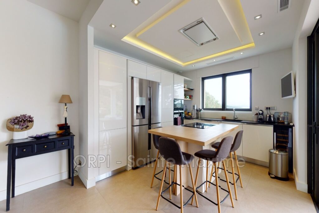 location maison contemporaine 5 Pièce(s) – 5 pièces – 4 chambres – 175.00 m²