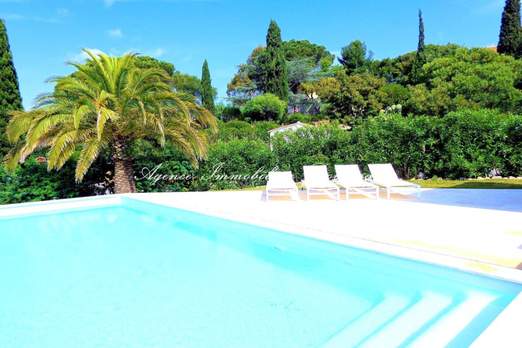 location villa 5 Pièce(s) – 5 pièces – 4 chambres – 200.00 m²