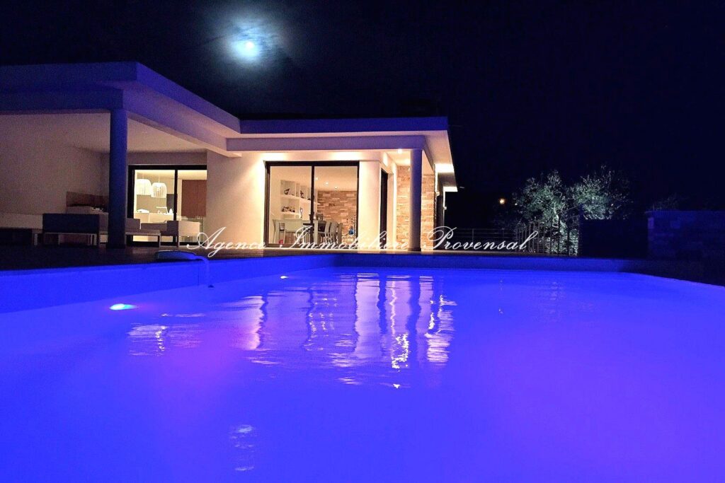 location villa 5 Pièce(s) – 5 pièces – 4 chambres – 200.00 m²