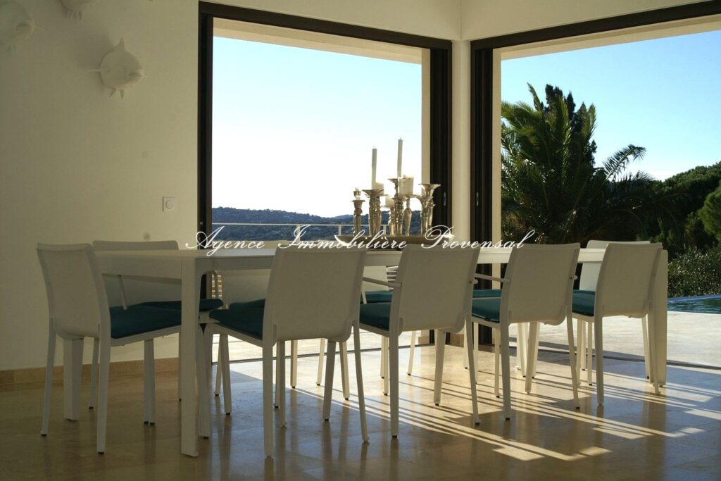 location villa 5 Pièce(s) – 5 pièces – 4 chambres – 200.00 m²