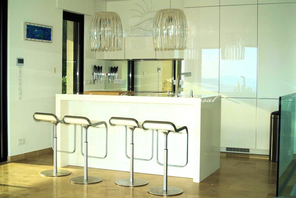 location villa 5 Pièce(s) – 5 pièces – 4 chambres – 200.00 m²