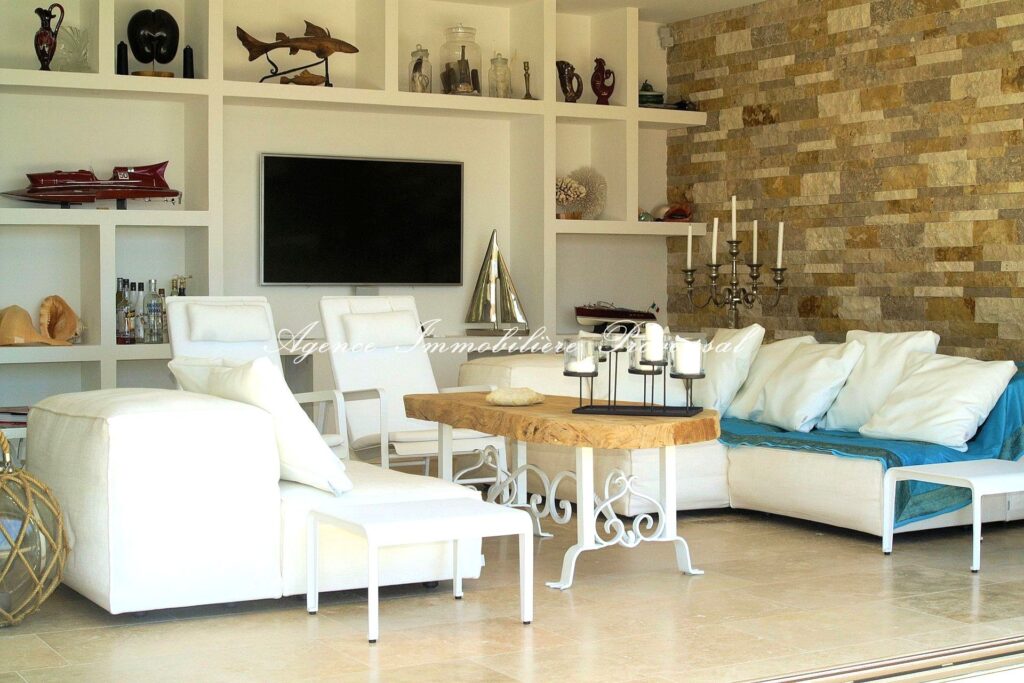 location villa 5 Pièce(s) – 5 pièces – 4 chambres – 200.00 m²