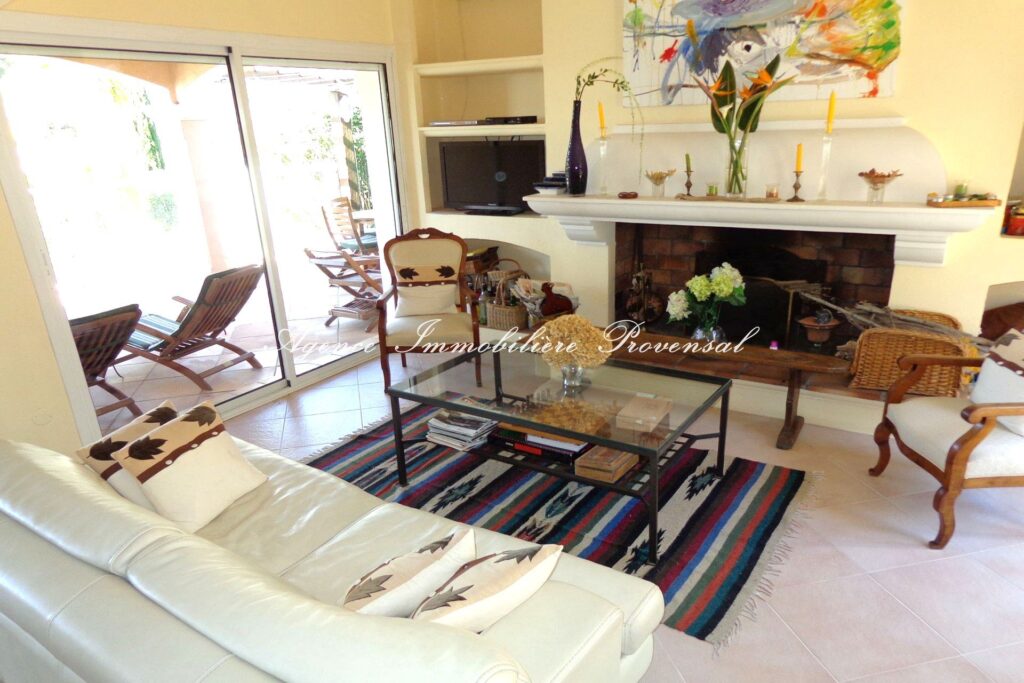 location villa 5 Pièce(s) – 5 pièces – 4 chambres – 180.00 m²