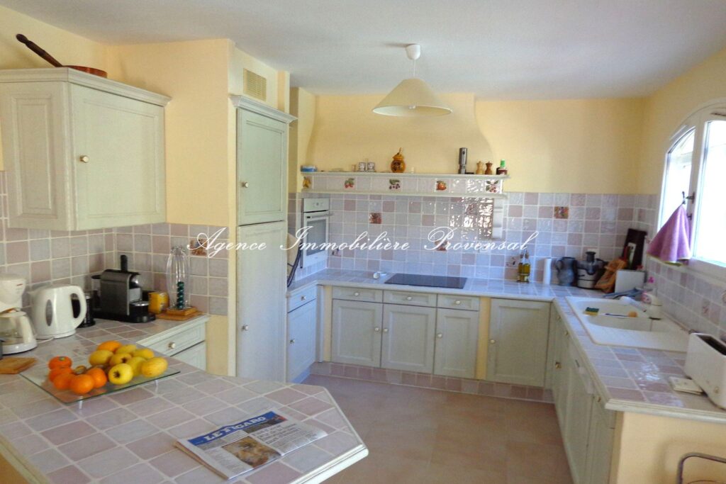 location villa 5 Pièce(s) – 5 pièces – 4 chambres – 180.00 m²