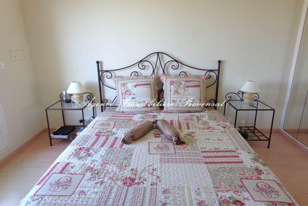 location villa 5 Pièce(s) – 5 pièces – 4 chambres – 180.00 m²