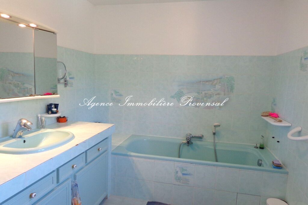 location villa 5 Pièce(s) – 5 pièces – 4 chambres – 180.00 m²