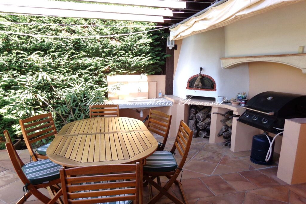 location villa 5 Pièce(s) – 5 pièces – 4 chambres – 180.00 m²