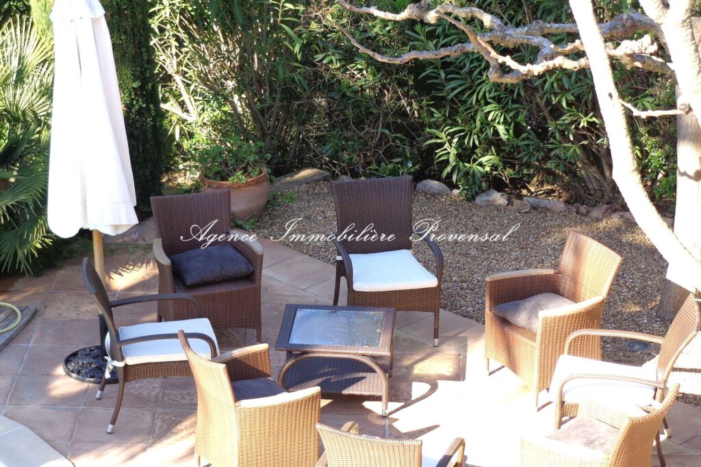 location villa 5 Pièce(s) – 5 pièces – 4 chambres – 180.00 m²