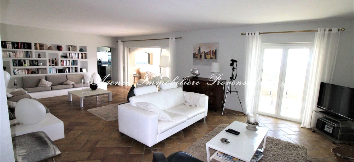 location villa 5 Pièce(s) – 5 pièces – 4 chambres – 250.00 m²