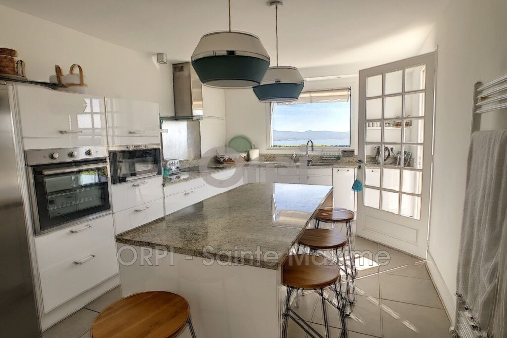 location villa 6 Pièce(s) – 6 pièces – 6 chambres – 260.00 m²