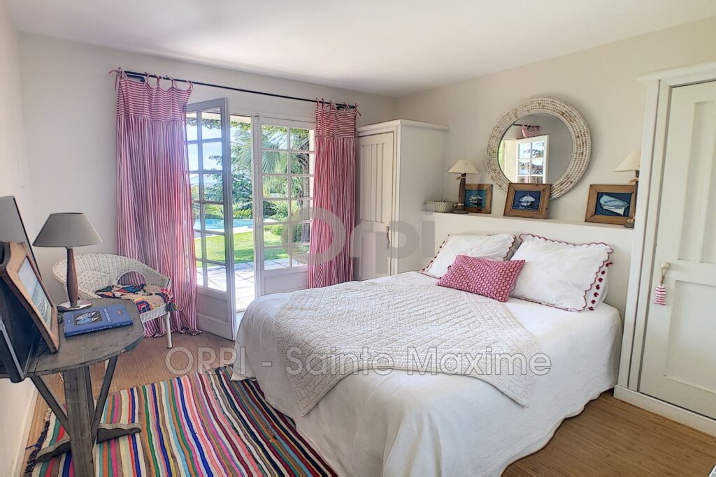 location villa 6 Pièce(s) – 6 pièces – 6 chambres – 260.00 m²