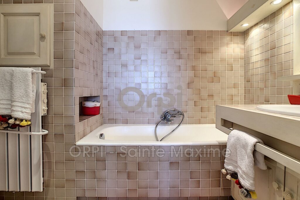 location villa 6 Pièce(s) – 6 pièces – 6 chambres – 260.00 m²