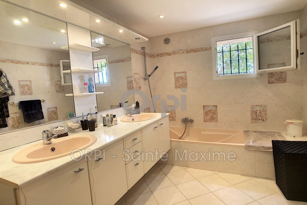 location villa provençale 6 Pièce(s) – 6 pièces – 5 chambres – 220.00 m²