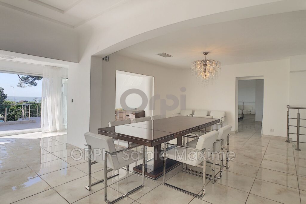 location villa 8 Pièce(s) – 8 pièces – 6 chambres – 400.00 m²