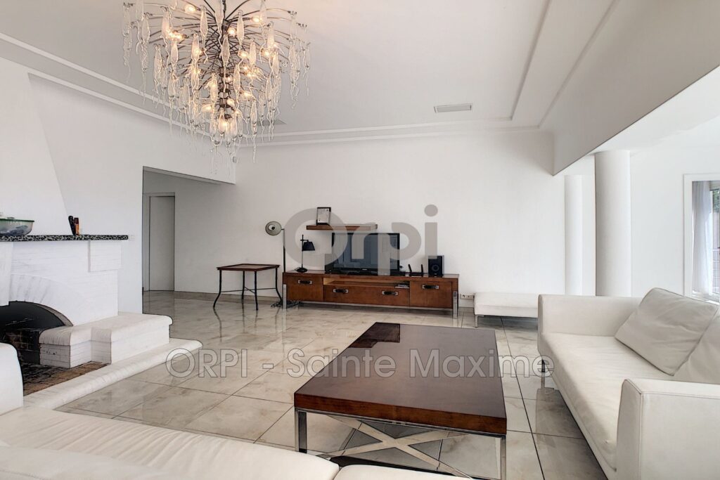 location villa 8 Pièce(s) – 8 pièces – 6 chambres – 400.00 m²