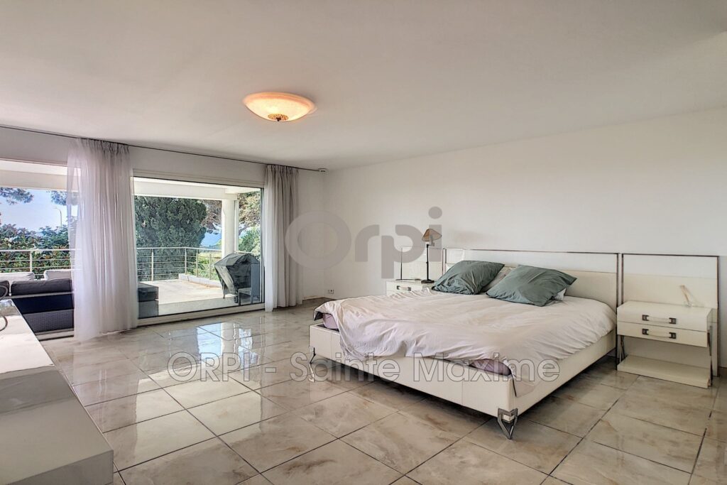 location villa 8 Pièce(s) – 8 pièces – 6 chambres – 400.00 m²