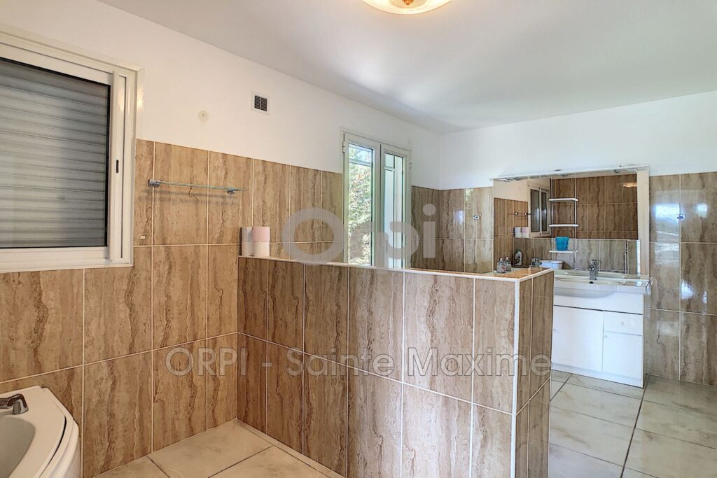 location villa 8 Pièce(s) – 8 pièces – 6 chambres – 400.00 m²