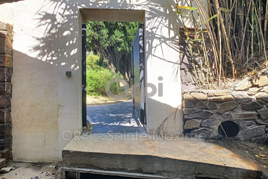 location villa 8 Pièce(s) – 8 pièces – 6 chambres – 400.00 m²