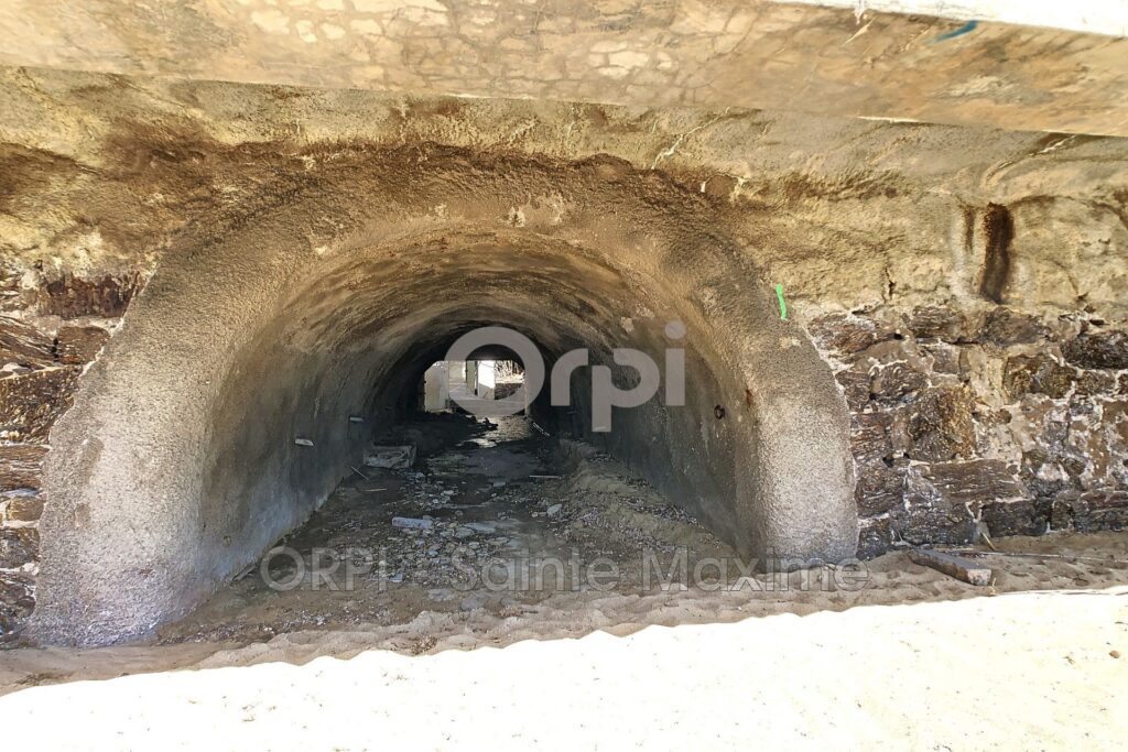 location villa 8 Pièce(s) – 8 pièces – 6 chambres – 400.00 m²