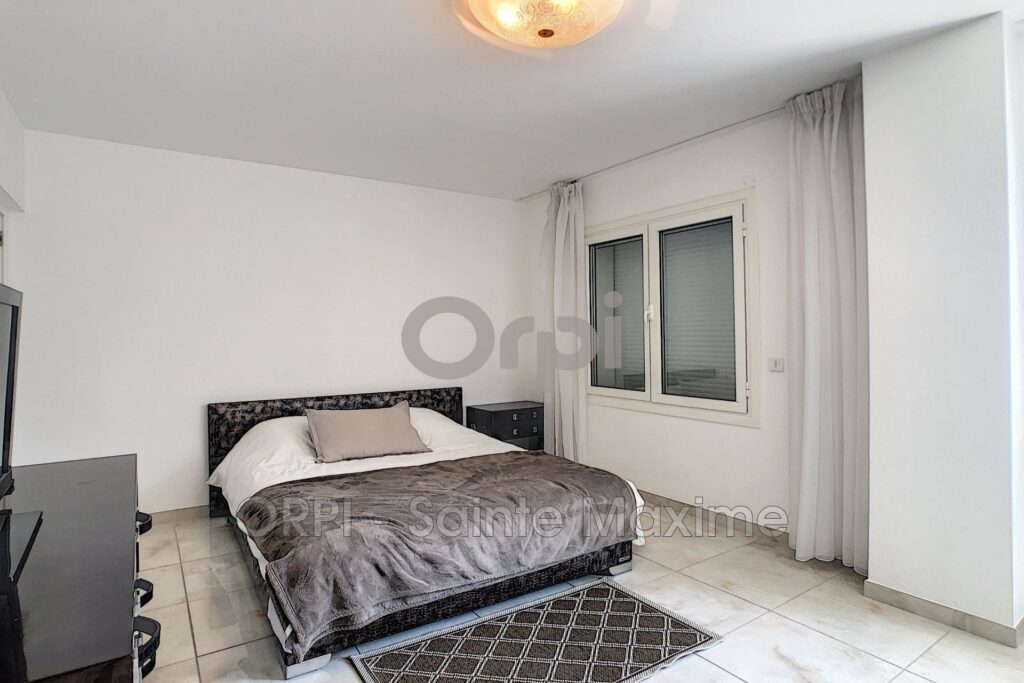 location villa 8 Pièce(s) – 8 pièces – 6 chambres – 400.00 m²