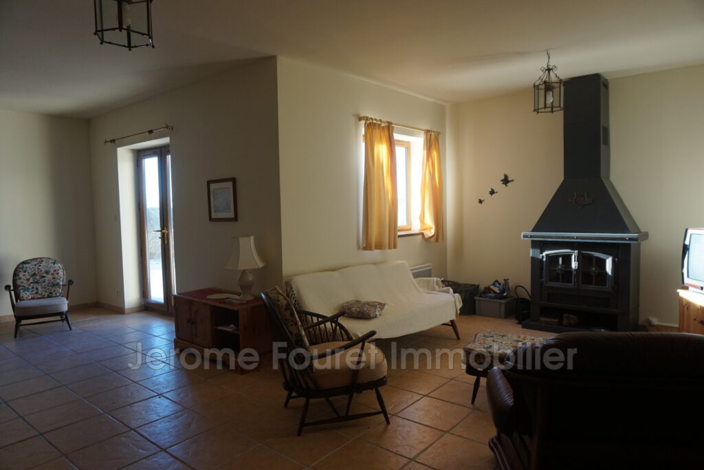 Secteur LAPLEAU Ensemble de 2 bâtiments avec vue dégagée sur l – 6 pièces – 4 chambres – 900.00 m²