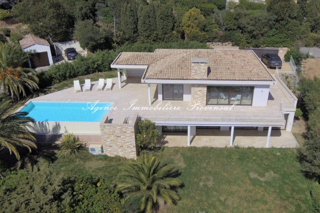 location villa 5 Pièce(s) – 5 pièces – 4 chambres – 200.00 m²