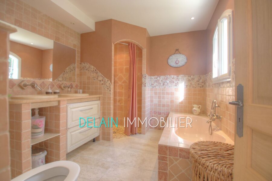 Maison à vendre à Roquefort-les-pins