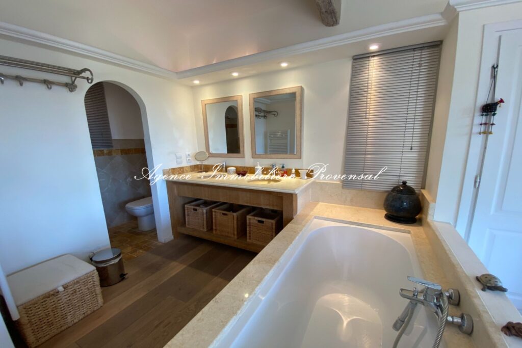 location villa 5 Pièce(s) – 5 pièces – 4 chambres – 160.00 m²