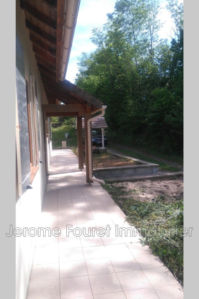 Secteur LAPLEAU Ensemble de 2 bâtiments avec vue dégagée sur l – 6 pièces – 4 chambres – 900.00 m²