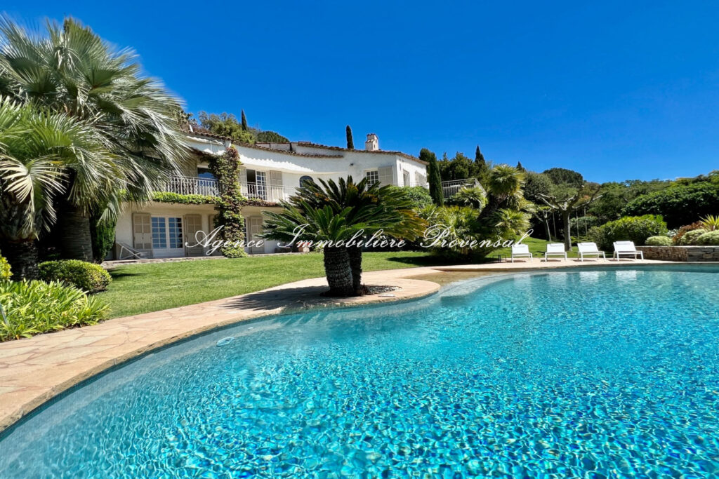 location villa 7 Pièce(s) – 7 pièces – 6 chambres – 270.00 m²