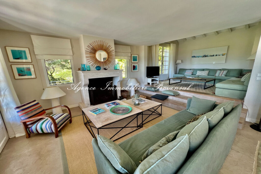 location villa 7 Pièce(s) – 7 pièces – 6 chambres – 270.00 m²