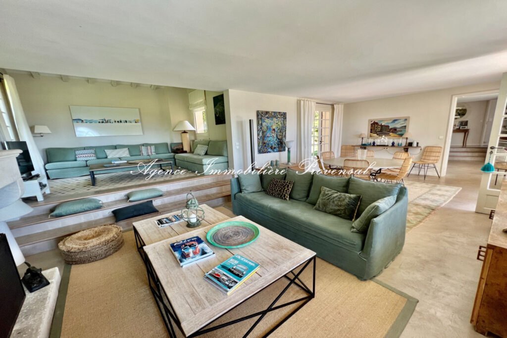 location villa 7 Pièce(s) – 7 pièces – 6 chambres – 270.00 m²