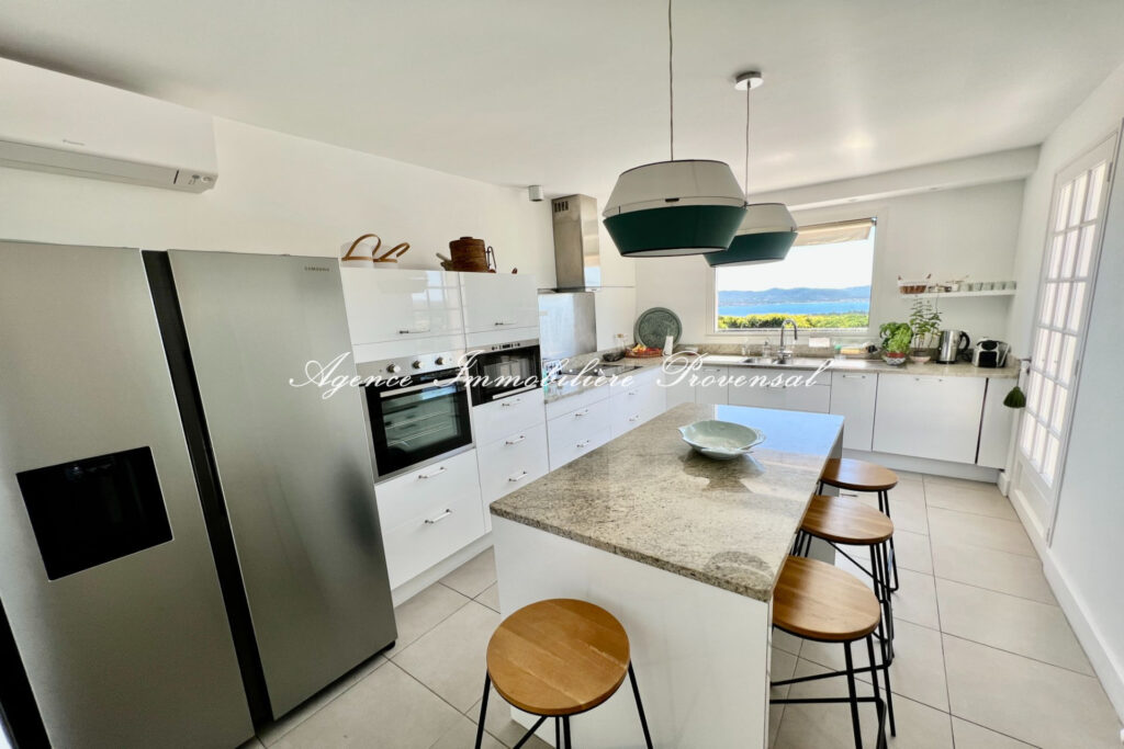 location villa 7 Pièce(s) – 7 pièces – 6 chambres – 270.00 m²