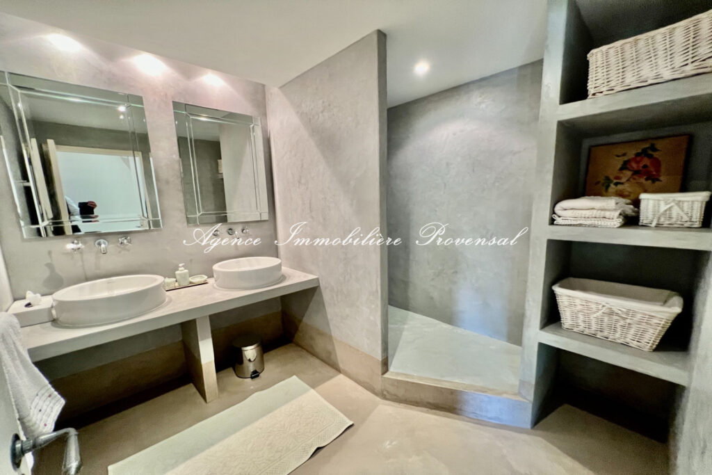 location villa 7 Pièce(s) – 7 pièces – 6 chambres – 270.00 m²