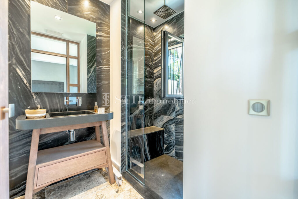 location villa 6 Pièce(s) – 6 pièces – 5 chambres – 290.00 m²