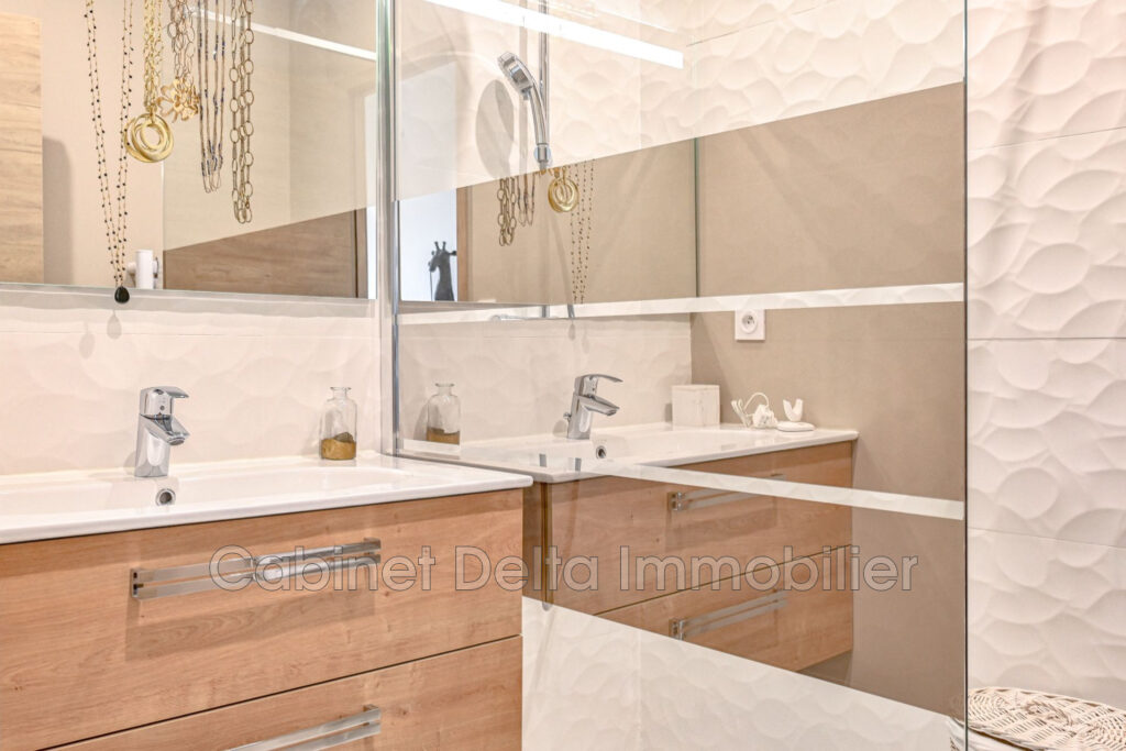 SANARY Appartement récent en toit terrasse – 4 pièces – 3 chambres – 120.00 m²