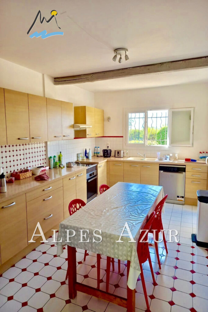 vente villa 6 Pièce(s) – 6 pièces – 4 chambres – 150.00 m²