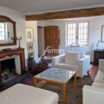 À vendre à Entrecasteaux une partie de maison de village avec  – 10 pièces – 6 chambres – 271.00 m²