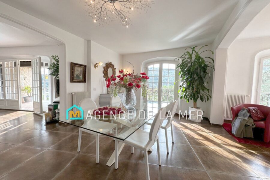 Maison à vendre à Mandelieu-la-napoule