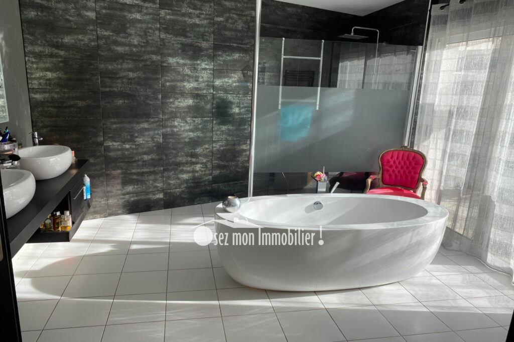 vente maison d&rsquo;hôtes 10 Pièce(s) – 14 pièces – 8 chambres – 550.00 m²