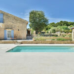 Mas de village haut de gamme restauré avec piscine chauffée et – 7 pièces – 6 chambres – 400.00 m²