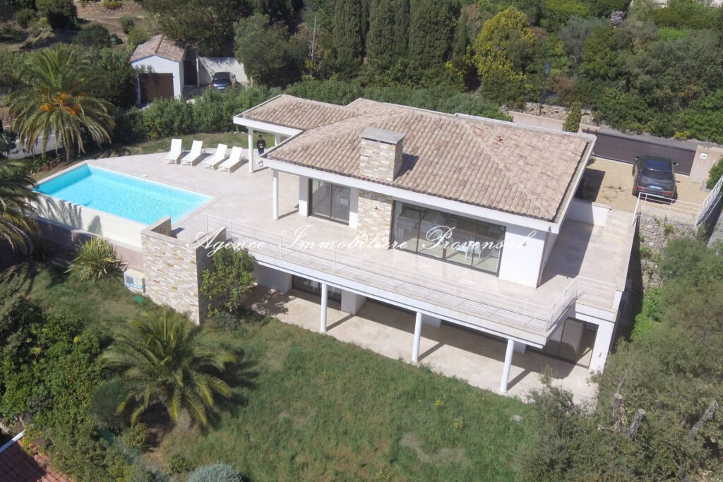 location villa 5 Pièce(s) – 5 pièces – 4 chambres – 200.00 m²