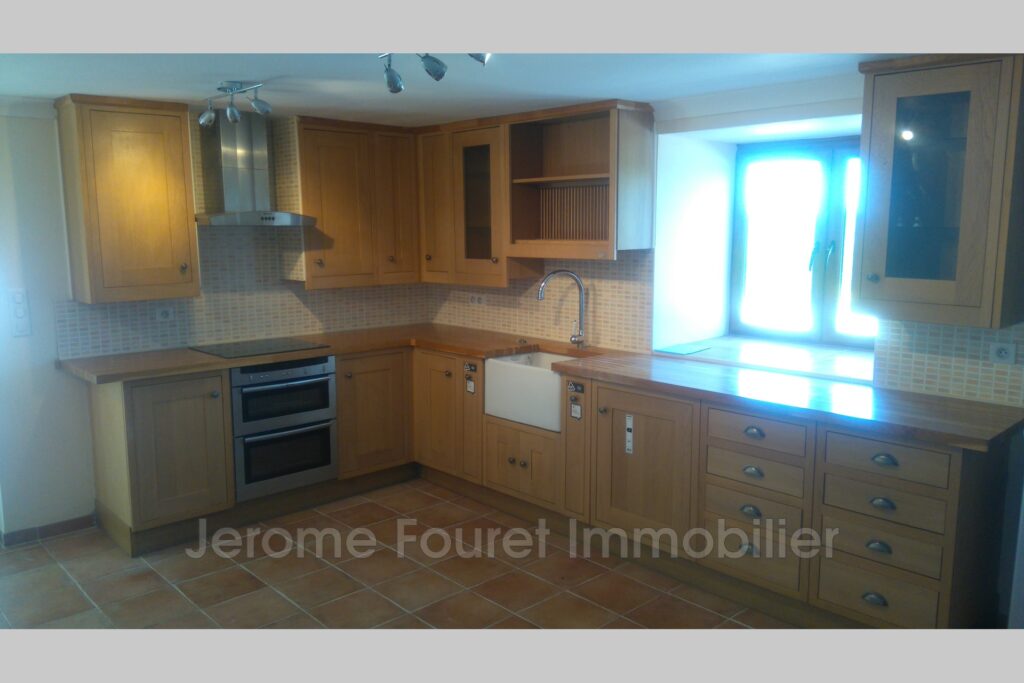 Secteur LAPLEAU Ensemble de 2 bâtiments avec vue dégagée sur l – 6 pièces – 4 chambres – 900.00 m²