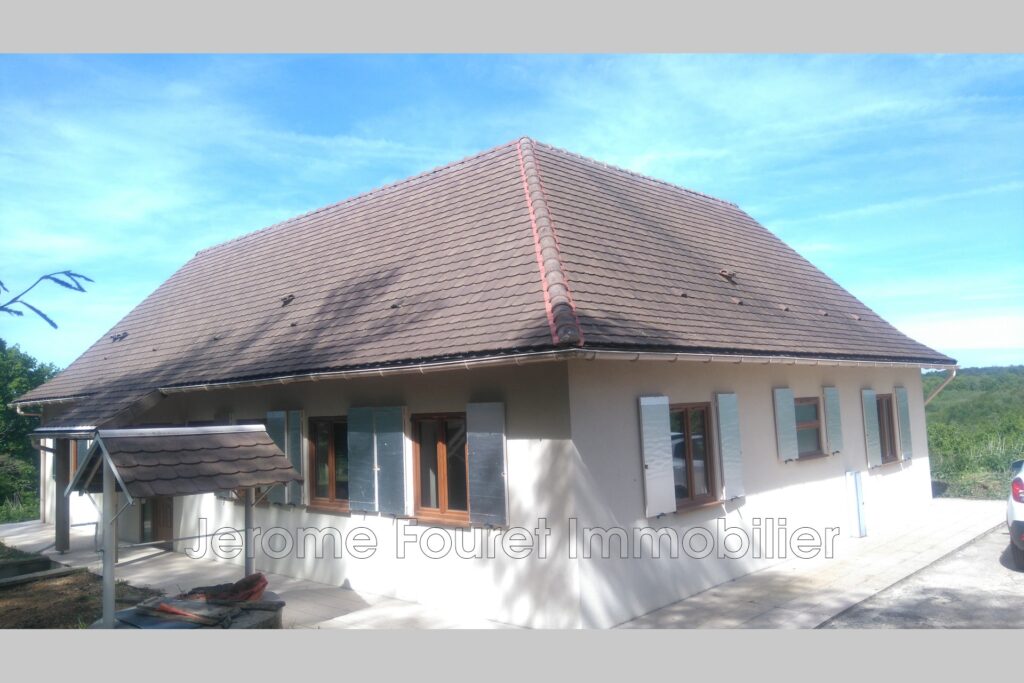 Secteur LAPLEAU Ensemble de 2 bâtiments avec vue dégagée sur l – 6 pièces – 4 chambres – 900.00 m²