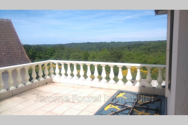 Secteur LAPLEAU Ensemble de 2 bâtiments avec vue dégagée sur l – 6 pièces – 4 chambres – 900.00 m²