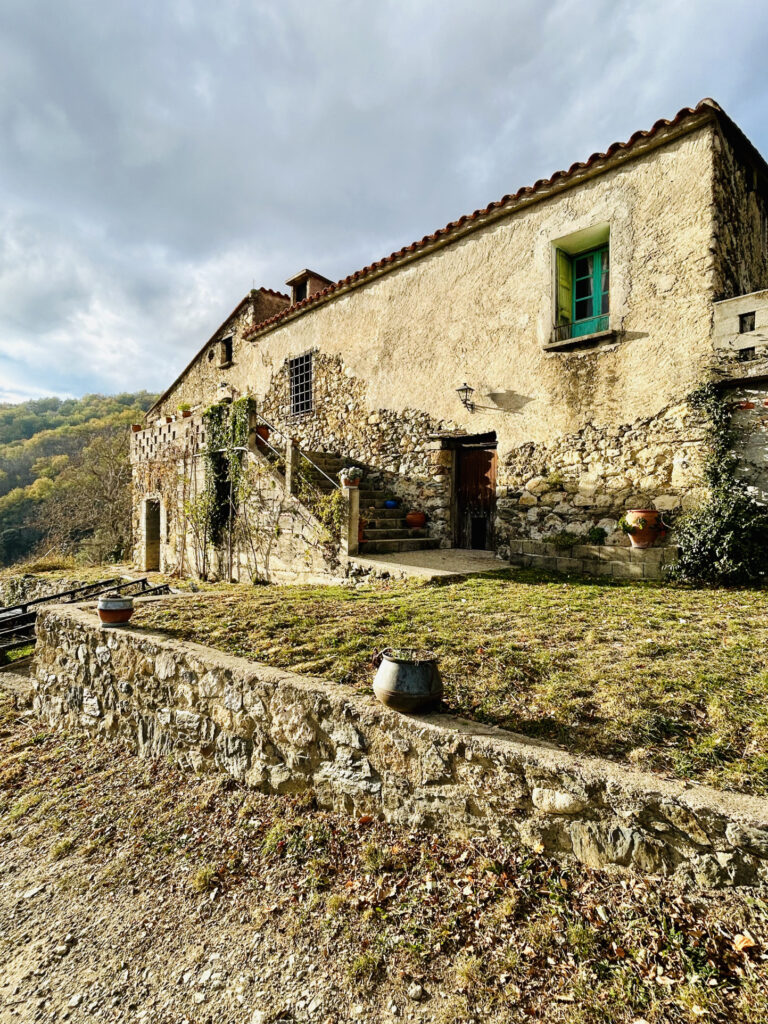 Mas F9 + maison F5 avec forêt à acheter dans le sud de la Fr – 14 pièces – 8 chambres – 230 m²